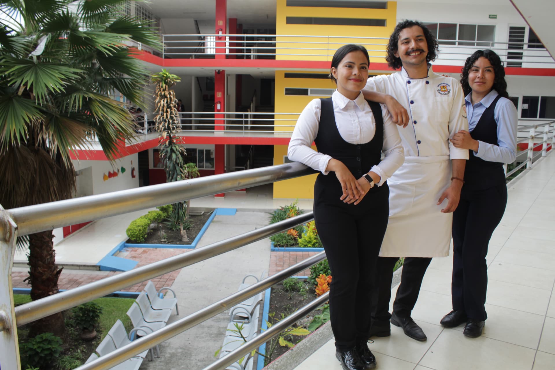 Estudiantes de licenciatura en sesión sabatina