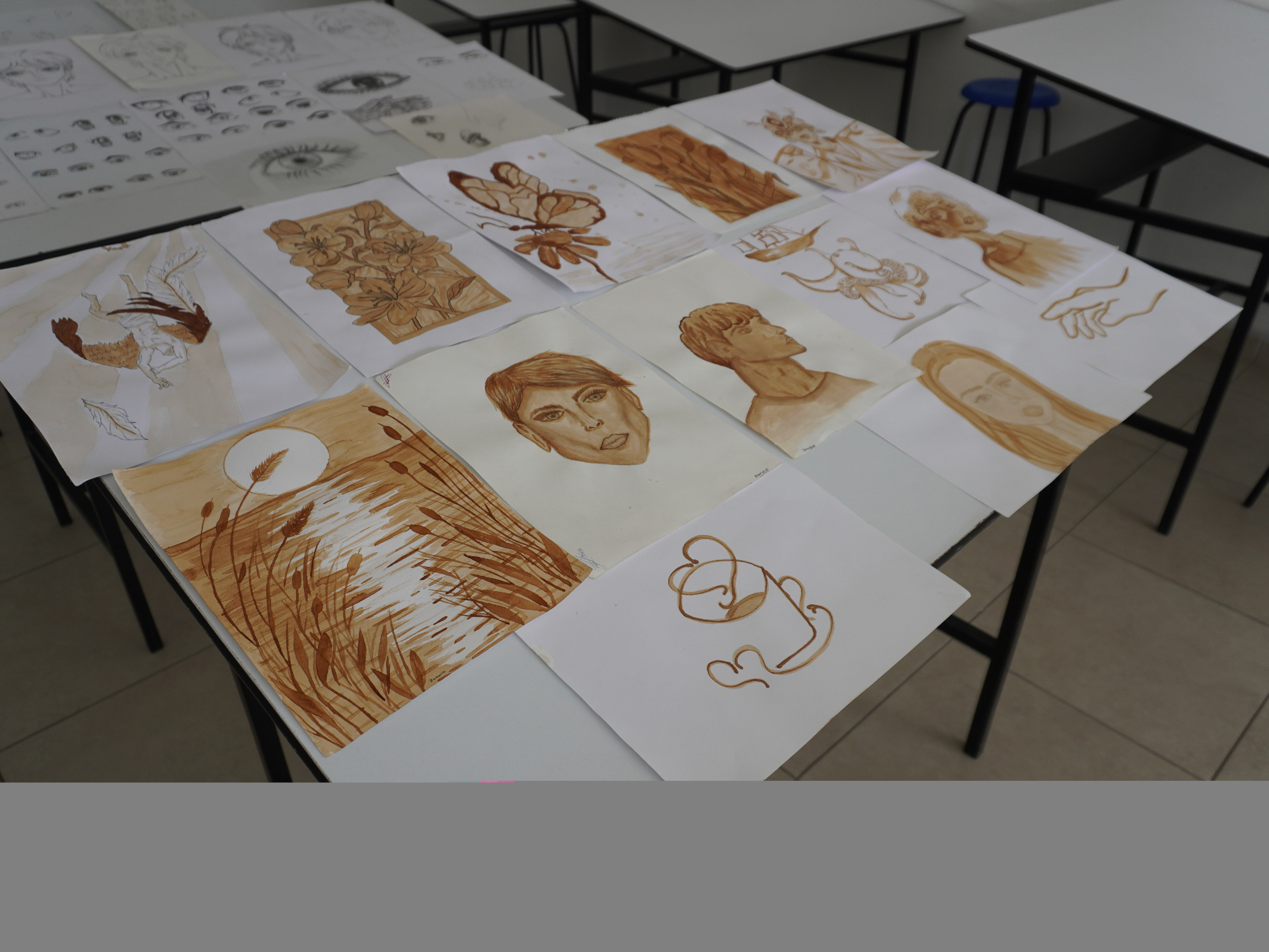 Bocetos de alumnos de Diseño Gráfico