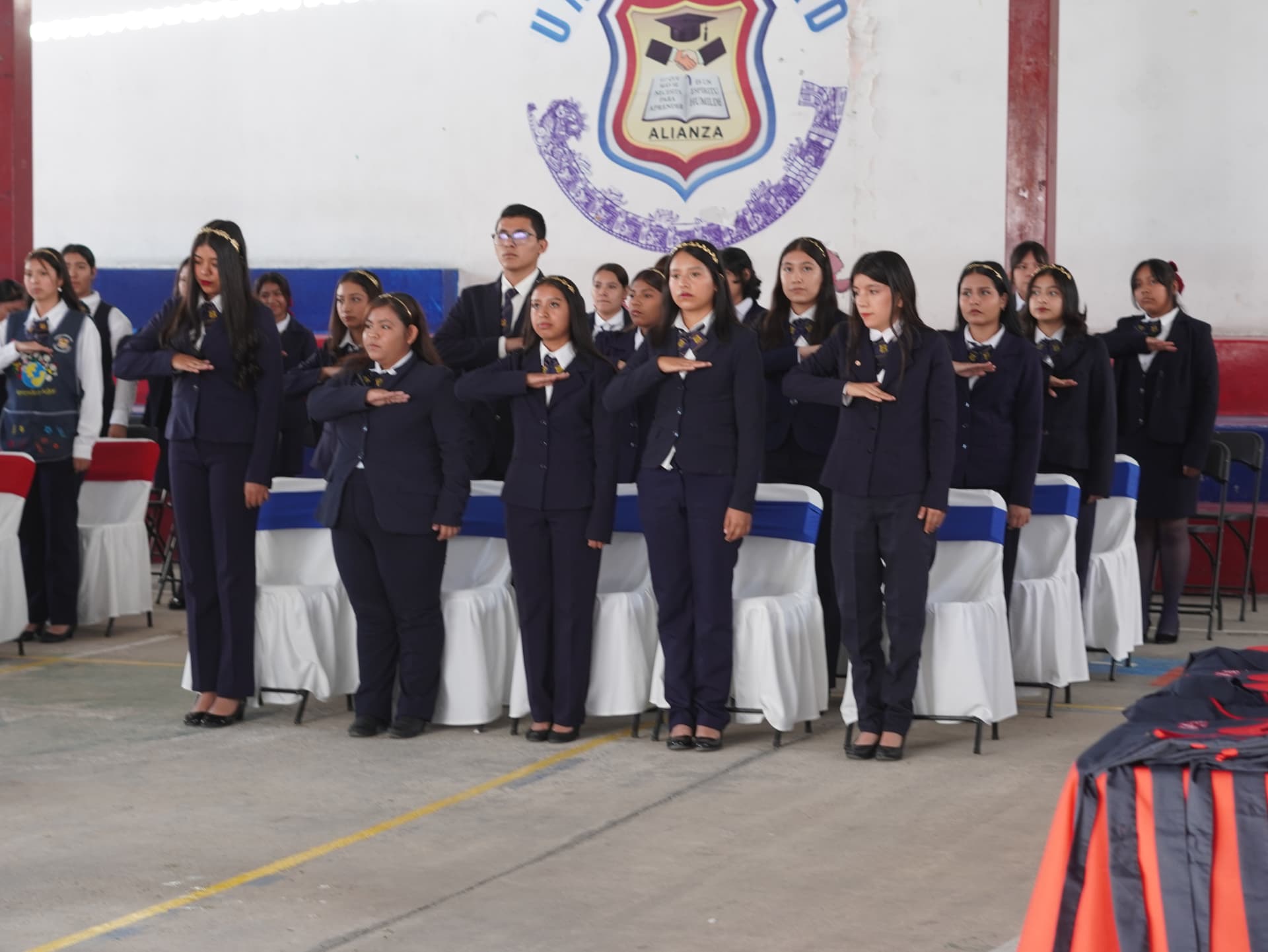 Alumnos en clase presencial en el campus Alianza CEA